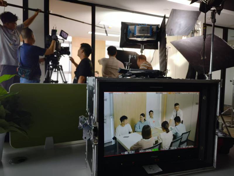 颍上县TVC拍摄公司：科技产品视觉化大师，诠释未来感与功能美学